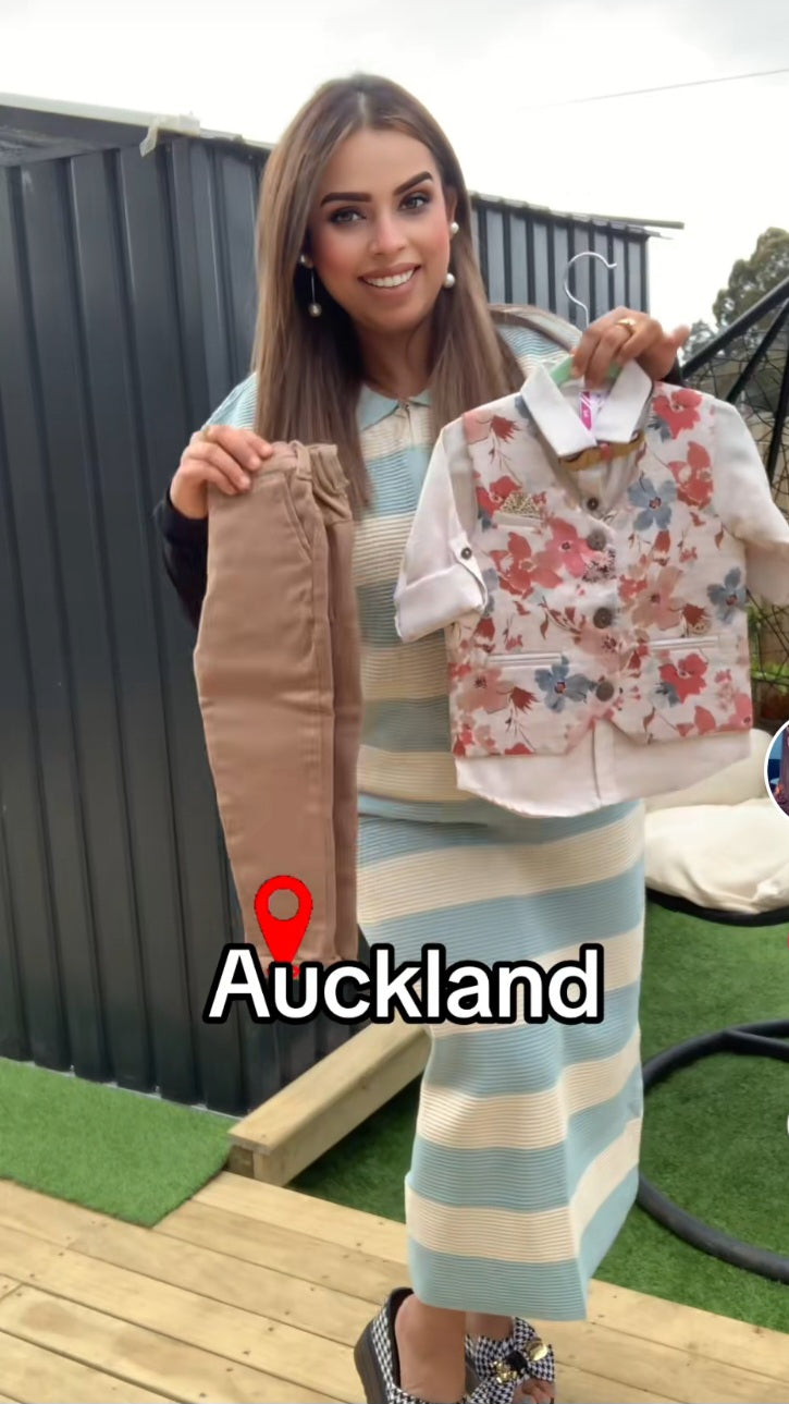 Shirt With Printed Basket, Bow and Jeans